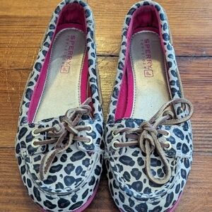 NWOT Sperry Girls Leopard (cream/black/pink) slip on boat shoes size 1